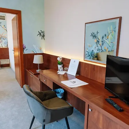 Vadvirag Panzio Hotel