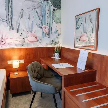 Vadvirag Panzio Hotel Ágfalva